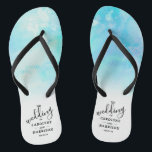 Chanclas Boda de color de agua de Ombre Flip Flops - Azul<br><div class="desc">Celebre con estilo con estos modernos chanclos bodas. Este diseño es fácil de personalizar con la redacción de su evento especial y sus invitados estarán encantados cuando reciban estos fabulosos favores de fiesta.</div>