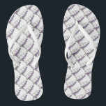 Chanclas Boda de Flores Púrpura Novia de Novia<br><div class="desc">Los flip flops cuentan con un ilustracion de marca original de un pastel boda en niveles decorado con coloridas flores violetas. Hace un regalo perfecto para sus damas de honor. Este ilustracion también está disponible en otros productos. ¿No ves lo que estás buscando? ¿Necesita ayuda con la personalización? Contacte con...</div>