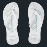 Chanclas Boda de la dama de honor blanca elegante y Verde a<br><div class="desc">Estos elegantes chanclas de bodas son una gran manera de agradecer y reconocer a sus damas de honor, mientras les dan un descanso a sus pies después de un largo día. El bonito diseño presenta un diseño elegante con detalles de encaje gris plateado sobre un fondo blanco y elegantes letras...</div>