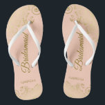 Chanclas Boda de la dama de honor de la manga de honor eleg<br><div class="desc">Estos elegantes chanclas de bodas son una gran manera de agradecer y reconocer a sus damas de honor, mientras les dan un descanso a sus pies después de un largo día. El bonito diseño presenta un diseño elegante con detalles de encaje dorado sobre un fondo de color naranja pálido o...</div>