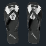 Chanclas Boda de playa negra de los novios del flip-flop el<br><div class="desc">El tacto perfecto a su playa o boda del poolside. Flips-flopes negros con una imagen formal blanco y negro del smoking. ¡Su novio se casará en estilo con estas "sandalias de moda del balanceo del smoking" añade un estilo a juego del vestido de boda para la novia! Visite por favor...</div>