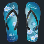Chanclas Boda del patrón de Lotus azul floral turquesa<br><div class="desc">Este bonito azul presenta elegantes flores de loto sobre un fondo de degradado azul turquesa. Añada su texto para hacer fácilmente sus propios y hermosos chanclas de boda, para agregar una elegante dosis de glam a su día de boda, fiesta de soltera u otra celebración. ♥ Personalizar con la redacción...</div>