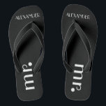 Chanclas Boda formal de Grooms personalizado<br><div class="desc">¡Una buena adición a tu playa o a tu boda de piscina! Los flops de voladizo negros con la palabra "Mr." y el nombre de los novios son personalizados. Para ver a las novias que hacen el juego entre ellas, por favor visite mi tienda "The Hungarican Princess" en www.zazzle.com/hungaricanprincess*. Mira...</div>