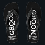 Chanclas Boda Groom personalizado: elija su color<br><div class="desc">Celebra tu celebración del día de la boda con comodidad con estas chanclas personalizadas. Personalizar con el nombre del novio y la fecha del boda. El fondo es negro, sin embargo puede cambiar el color pulsando sobre el Personalizar. Debido al texto blanco, tendrá que elegir un fondo de color oscuro....</div>
