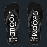 Chanclas Boda personalizada del novio - escoja su color<br><div class="desc">Celebre su celebración del día de boda en comodidad con estos flips-flopes personalizados. El personalizar con el nombre del novio y el boda fechan. El fondo es negro, no obstante usted puede cambiar el color haciendo clic en personalizar él. Debido al texto blanco usted necesitará escoger un fondo del color...</div>