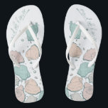 Chanclas BODAS SHOES | Moderno Seashells Coral verde azulad<br><div class="desc">Corales coralinos y conchas verde azuladas. Caligrafía escrita a mano que dice doncella de honor - perfecta para la dama de honor que se viste en la playa para la ceremonia de su boda. Diseño creado para TheBarefootBride™ por © WhimsicalArtwork™. Esto forma parte de una colección de suites de papel...</div>