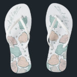Chanclas BODAS SHOES | Moderno Seashells Coral verde azulad<br><div class="desc">Corales coralinos y conchas verde azuladas. Caligrafía escrita a mano que dice doncella de honor - perfecta para la dama de honor que se viste en la playa para la ceremonia de su boda. Diseño creado para TheBarefootBride™ por © WhimsicalArtwork™. Esto forma parte de una colección de suites de papel...</div>