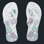 Chanclas BODAS SHOES | Modernos castillos Lilac Dusty Blue<br><div class="desc">Diseño de conchas de lila azul y de ciruela. Caligrafía escrita a mano que dice doncella de honor - perfecta para la dama de honor que se viste en la playa para la ceremonia de su boda. Diseño creado para TheBarefootBride™ por © WhimsicalArtwork™. Esto forma parte de una colección de...</div>