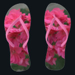 Chanclas Bonito Rosa Geranium<br><div class="desc">Rosa bonito Geranium La naturaleza floral rosa de las mujeres Flip Flops. Perfecto para todo aquel que ame las flores y la naturaleza. Se muestra con correas delgadas rosadas y pie de página blanco. Un buen regalo para la fiesta de bodas para las bodas de destino de la playa, o...</div>