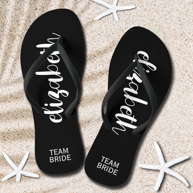 Chanclas Brida de equipo personalizada negra (Personalized Team Bride Black and White Flip Flops)