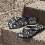 Chanclas Bride Heart Monograma luna de miel Flip Flops<br><div class="desc">Si te vas de excursión, un romántico crucero para dos o una cabaña de playa escondida, despide a una pareja (o dos) de estos corazones de luna de miel de pizarra revoloteando en tu equipaje - no ocuparán mucho espacio. Un regalo encantador para los recién casados que se puede personalizar...</div>