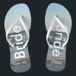 Chanclas Bride Ocean Waves Beach Sand<br><div class="desc">Cielo azul bonito con nubes blancas iluminadas, mar azul, olas del océano estrepitosas y arena de playa. Unisex Flip Flops with Bride y Date of Marriage escritos en un texto blanco. PERSONALIZAR con su FECHA Boda (o borrar texto). La fecha del boda está escrita en la arena. Elija correas anchas...</div>