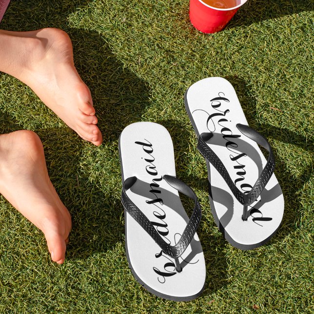 Chanclas Bridesmaid Black and White Script Flip Flops (Subido por el creador)