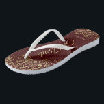 Chanclas Cara de oro sobre Auburn Brown El Boda de la novia<br><div class="desc">Baile la noche con estos hermosos chanclos bodas. Diseñadas para la novia, cuentan con un diseño sencillo y elegante, con letras de escritura doradas en un fondo de color marrón chocolate o auburn y elegantes rizos de encaje dorado y remolinos. Hermosa manera de mantenerse elegante y apropiado mientras se descansan...</div>