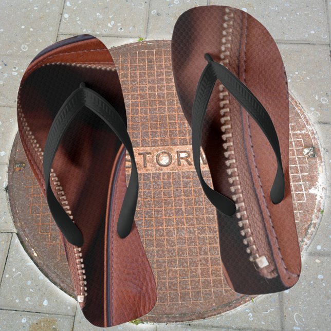 Chanclas Cierre de cuero marrón falso fotográfico (Subido por el creador)