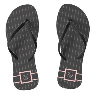 Chanclas con rayas finas rosadas negras