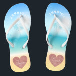 Chanclas Corazón tropical de la novia del equipo de la boda<br><div class="desc">El fondo color de rosa personalizado, de moda de las sandalias del flip-flop del boda de playa del corazón del oro es una escena tropical de la playa con las palmeras contra un cielo azul bonito y una luz del sol completa con agua de la turquesa de la aguamarina y...</div>