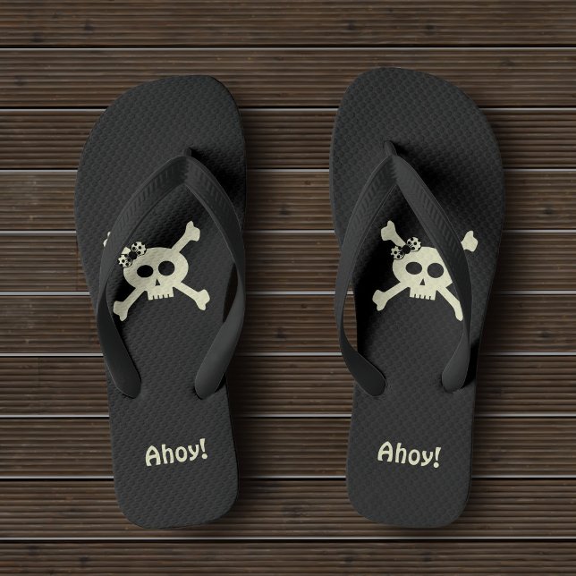 Chanclas Cráneo pirata y Personalizado de cruces Ahoy Black (☠️Ahoy! Set sail for adventure in these cute pirate flip flops ☠️)