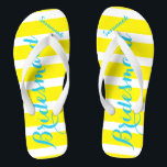 Chanclas Cualquier color amarillo turquesa de la dama de ho<br><div class="desc">Elegancia rosa amarillo primo y franjas blancas con fuente azul acuática turquesa - Cambiar fuente amarilla y Verde azulada a cualquier color haciendo clic en personalizar/editar. Y di lo que quieras. Haz de estos unos pequeños "flops" que tengan tu mensaje. ¡Habla de la playa!</div>