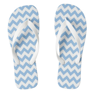 Chanclas de patrón de chevron azul claro