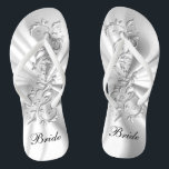 Chanclas Diseño de satinado blanco y de plata | Novia<br><div class="desc">Bridal Party Flop Shoes listos para su personalización. Si es necesario... puede comenzar fresco con su propio texto, color de texto y opciones de tipo de letra con el área de herramientas de diseño de Zazzle. Nota ✔: No es necesario cambiar todas las áreas de plantilla. 📌 Si necesita una...</div>