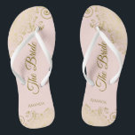 Chanclas El encaje dorado en Rubor Rosa la novia elegante b<br><div class="desc">Baile la noche con estos hermosos chanclos bodas. Diseñadas para la novia, cuentan con un diseño sencillo y elegante, con letras de guiones de color dorado sobre un fondo rosa claro y elegantes rizos de encaje dorado y remolinos. Hermosa manera de mantenerse elegante y apropiado mientras se descansan los pies...</div>