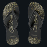 Chanclas El encaje dorado sobre negro La novia elegante bod<br><div class="desc">Baile la noche con estos hermosos chanclos bodas. Diseñadas para la novia, cuentan con un diseño sencillo y elegante, con letras de guiones de color dorado sobre un fondo negro clásico y elegantes rizos de encaje dorado y remolinos. Hermosa manera de mantenerse elegante y apropiado mientras se descansan los pies...</div>