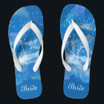 Chanclas Elegante Blue White Algo Boda Azul Novia<br><div class="desc">Con un diseño clásico de gradiente azul y blanco, estos elegantes chanclas son una idea azul bonito para su boda. Le añadirán una elegante dosis de glam a su día de boda, fiesta de soltera u otra celebración. ♥ Personalizar con la redacción utilizando los campos de plantilla. (H) Si desea...</div>