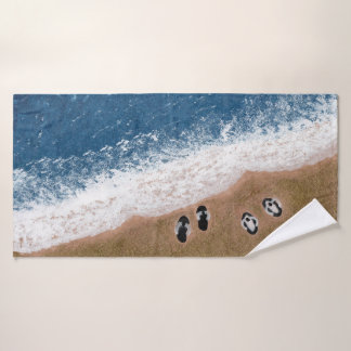 Chanclas en la arena de la playa