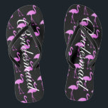 Chanclas Flamingo beach bodas flip flops para damas de novi<br><div class="desc">Elegante flamante boda de flamingo rosado para damas de honor. color de fondo y correa personalizado y personalizado con iniciales de nombre o monograma. Sándalos modernos de color negro y rosa con tipografía caligráfica de escritura elegante. Agradable fiesta para bodas temáticos de playa, matrimonio, ducha de novia, compromiso, aniversario, barbacoa,...</div>