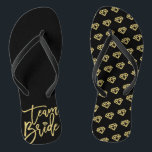 Chanclas Flip Flop, Boda del partido de novias Team Brids<br><div class="desc">Diseñado por fat*fa*tin. Fácil de personalizar con su propio texto,  foto o imagen. Para solicitudes de personalizados,  por favor contacte directamente con fat*fa*tin. Se cobran cargos por personalizado. www.zazzle.com/fat_fa_tin www.zazzle.com/color_therapy www.zazzle.com/fatfatin_blue_knot・・・・・・・. www.zazzle.com/fatfatin_red_knot www.zazzle.com/fatfatin_mini_me www.zazzle.com/fatfatin_box</div>