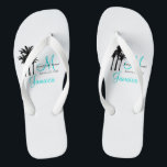 Chanclas Flip Flops de boda de playa personalizada<br><div class="desc">Personalizado Monograma Boda de viajes Flip Flops para bodas en la playa. Personalizar con sus nombres, fecha, monograma, apellido de casada inicial y destino. Un gran regalo de bienvenida para sus huéspedes. Proporcione calzado a sus huéspedes para la ceremonia en la playa. Coincide con el bolso de tote de la...</div>