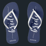 Chanclas Flip Flops de la fiesta de la boda azul de la mari<br><div class="desc">Personalizado Novia simple fiesta de bodas azul marino chanclas con correas delgadas y texto de personalizable - puedes agregar el nombre de la novia</div>