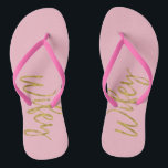 Chanclas Flip Flops Wifey con Relieve metalizado dorado y r<br><div class="desc">Flip Flops Wifey con tipografía rosada y Relieve metalizado dorado. Las Flip Flops son perfectas para pasar unas vacaciones de luna de miel con el Hubby.</div>