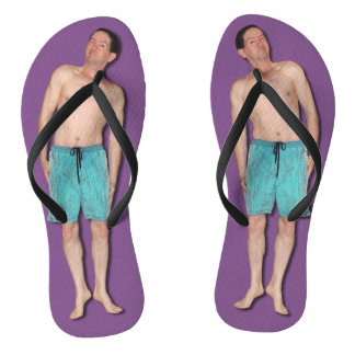 Chanclas Flips-flopes con el individuo minúsculo