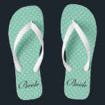 Chanclas Flips-flopes de la novia del boda del modelo de<br><div class="desc">Flips-flopes del boda del monograma del nombre del modelo de lunares de la verde menta. Color de encargo de la correa para él y ella/los hombres y las mujeres. Color de fondo de encargo e iniciales conocidas personalizadas. Sandalias polkadotted de moda modernas del diseño. El favor de fiesta lindo para...</div>