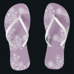 Chanclas Flips-flopes florales de la lavanda<br><div class="desc">¡Una adición linda del favor de la huésped a su recepción nupcial de la playa o del poolside del destino! Deje a sus huéspedes de la señora bailar la noche lejos en estos "baile cómodo calza" flips-flopes. Ponga los flips-flopes en una cesta al lado de la sala de baile. El...</div>