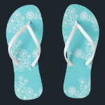 Chanclas Floral Azul Boda Recepción Flip Flops<br><div class="desc">Un hotel muy agradable, además de su playa de destino o la recepción de bodas junto a la piscina. Dejen que sus invitados bailen la noche en estos cómodos "zapatos de baile". Coloca las chancletas en una cesta al lado de la pista de baile. El color de fondo de ejemplo...</div>