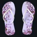 Chanclas Flores de Lilac floral Boda de honor<br><div class="desc">Los lagos son el tema de estos elegantes chanclas florales de la doncella de Honor boda con flores lilas rosas y malvas sobre un fondo morado. El texto puede ser personalizado para su ocasión especial.</div>