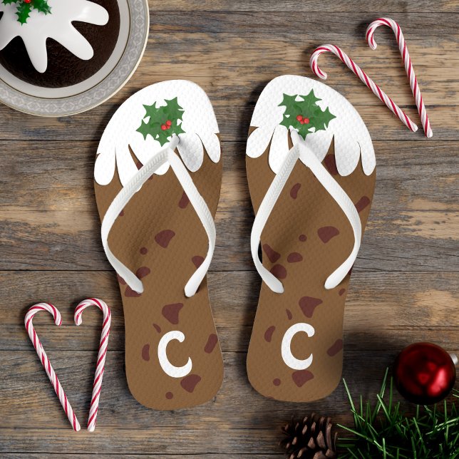 Chanclas Funny Plum Pudding Navidades en Monograma en julio (🎄Bring us some figgy pudding flip flops.Just add your initial. Perfect for wearing at Christmas 🎄 )