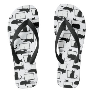 Chanclas Gatos negros sentados en el tazón del café de las