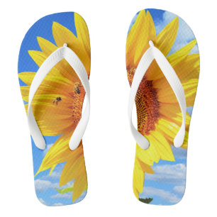 Chanclas Girasol amarillo y abejas en el cielo azul - Día d