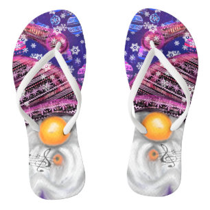 Chanclas Gnome Feliz En Gorra Morado Canta Una Canción De