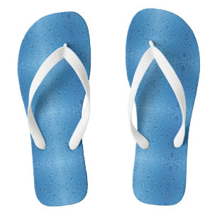 Chanclas Gotitas de agua contra cielo azul