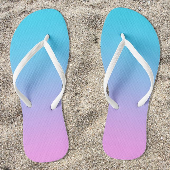 Chanclas Gradiente de azul acuático a rosa (Aqua Blue to Pink Ombre Flip Flops for Her)