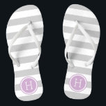 Chanclas Gris y púrpura en las bandas de adormidera Monogra<br><div class="desc">Personalizado imprimió sandalias "flip-flop" con un patrón de franja náutica preppy y su monograma personalizado u otro texto en un marco circular. Haga clic en Personalizar para cambiar los tipos de letra y los colores del texto o para agregar sus propias imágenes para crear un diseño único de un tipo....</div>