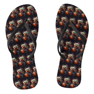 Chanclas Halloween Yorkshire Terrier con calabazas temerosa