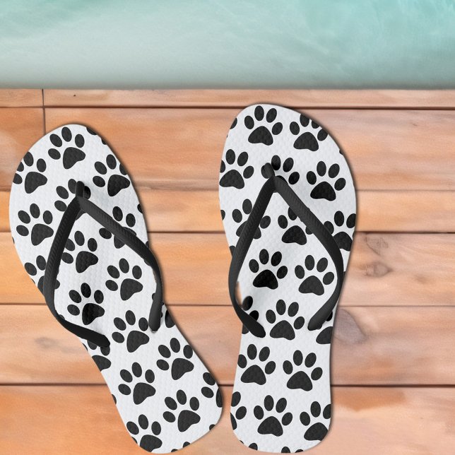 Chanclas Huellas de patas de perro negras sobre blanco (Black Dog Paw Prints Flip Flops Available with thick or thin straps in sizes for men,  women & kids!)