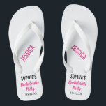 Chanclas La fiesta de la soltera favorece la tipografía mod<br><div class="desc">Estos modernos chanclas de tipografía son un perfecto y simple agradecimiento a cualquier novia que esté teniendo un fiesta de soltero durante el verano o en la playa. Personalice con el nombre de la novia,  el nombre de su dama de honor/amiga,  y la fecha de la fiesta de soltera.</div>