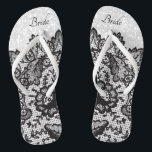 Chanclas Lazo floral negro y roscas de giro Purpurina blanc<br><div class="desc">Hermoso Flip Flop Shoes con un falso encaje floral negro sobre un falso fondo purpurina blanco listo para su personalización con su nombre o títulos de fiesta nupcial. ⭐ Este Producto es 100% Personalizable. *****Haga clic en el BOTÓN PERSONALIZAR para añadir, borrar, mover, cambiar de tamaño, girar, etc..cualquiera de los...</div>